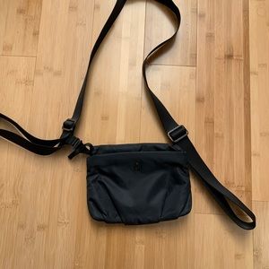 Lululemon bag with yoga mat holder NEVER USED!